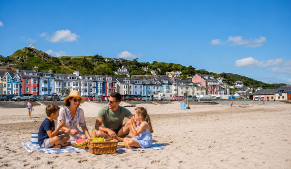 Aberdovey beach picnic